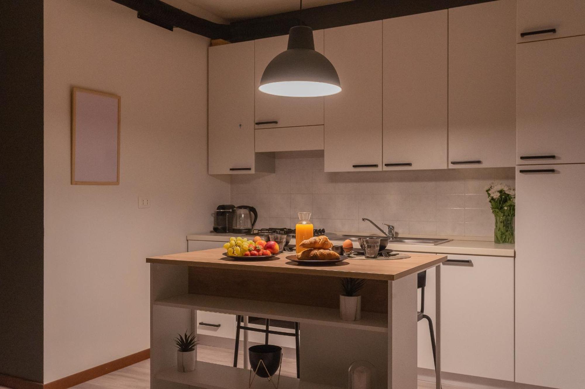 Black Loft Como By Rent All Como Exteriör bild