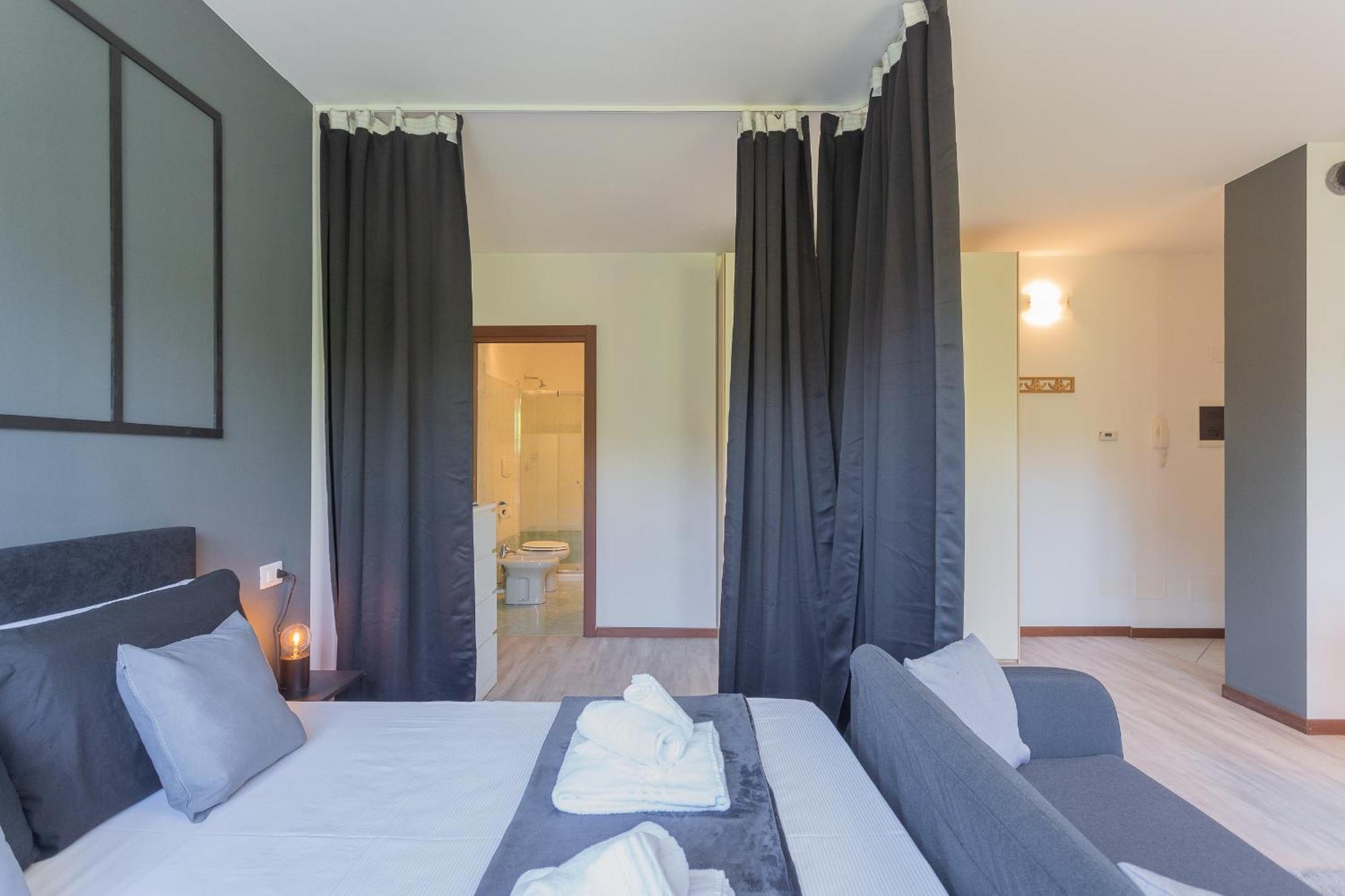 Black Loft Como By Rent All Como Exteriör bild