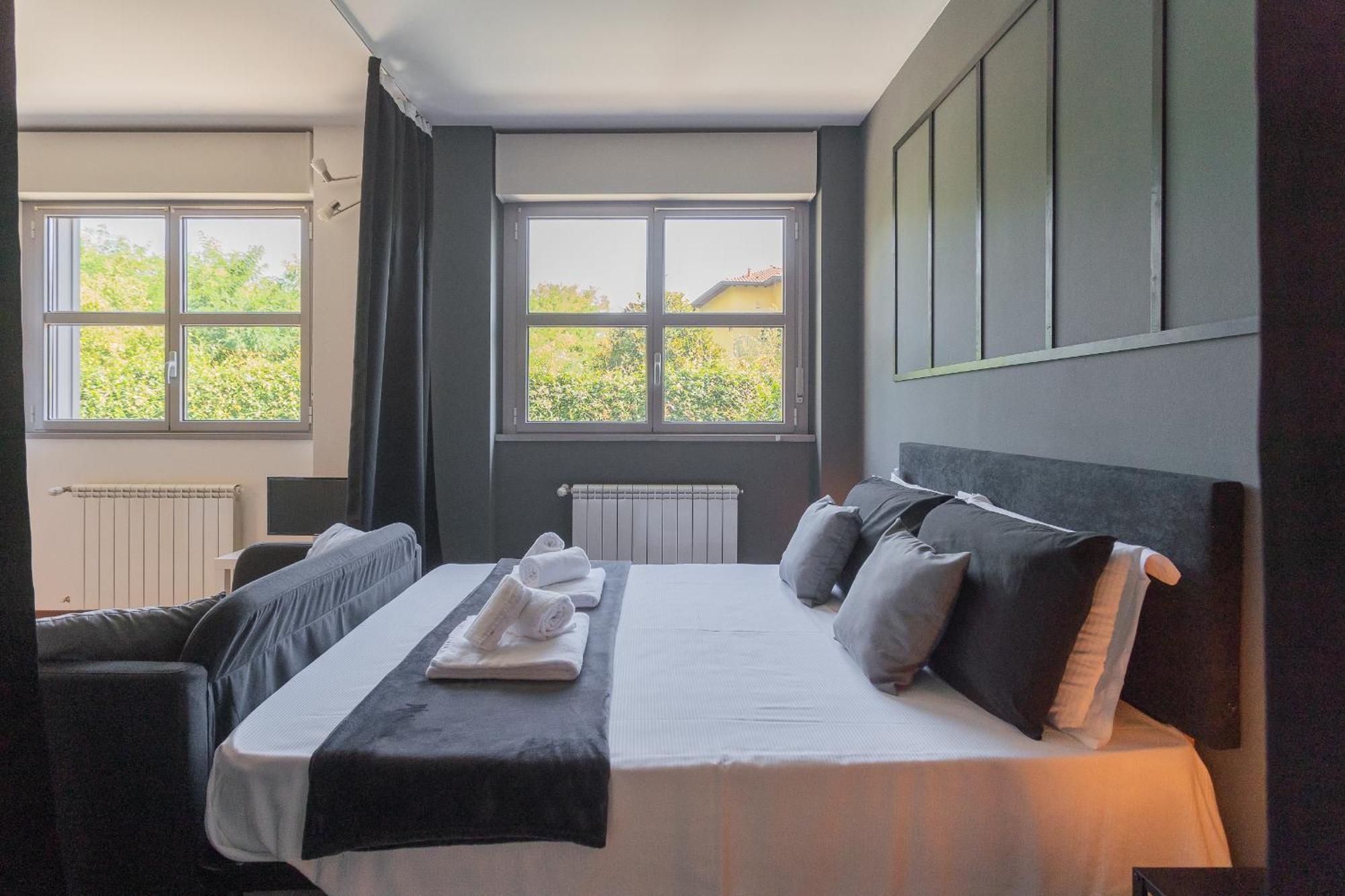 Black Loft Como By Rent All Como Exteriör bild